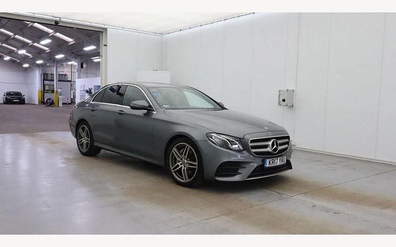 Usado Mercedes E220 AMG line 194 HP (142 kW) 2019 Sedan