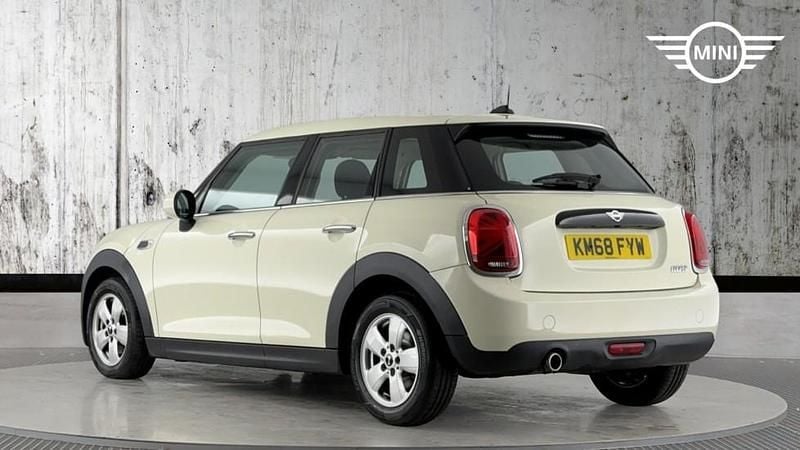 Używany Mini Cooper Hatch 134 KM (98 kW) 2018 Biały Hatchback