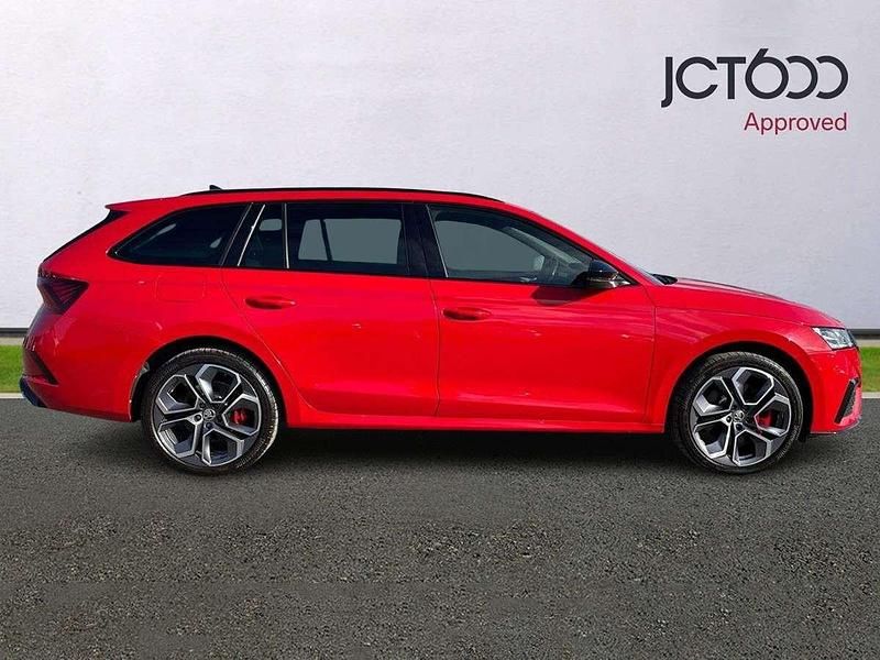 Used Skoda Octavia vRS 241 HP (177 kW) 2021 Red Estate
