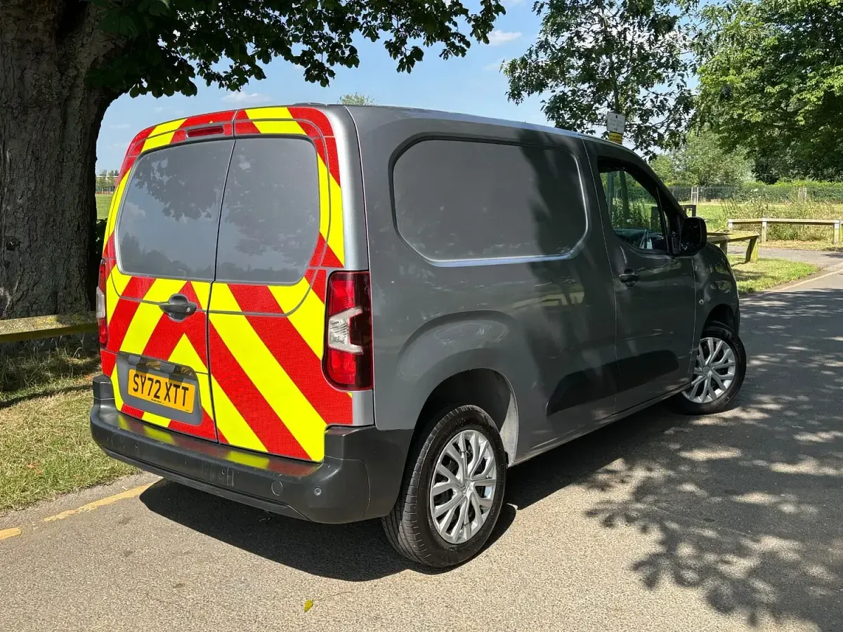 Used Citroën Berlingo 100 HP (73 kW) 2022 Grey MPV