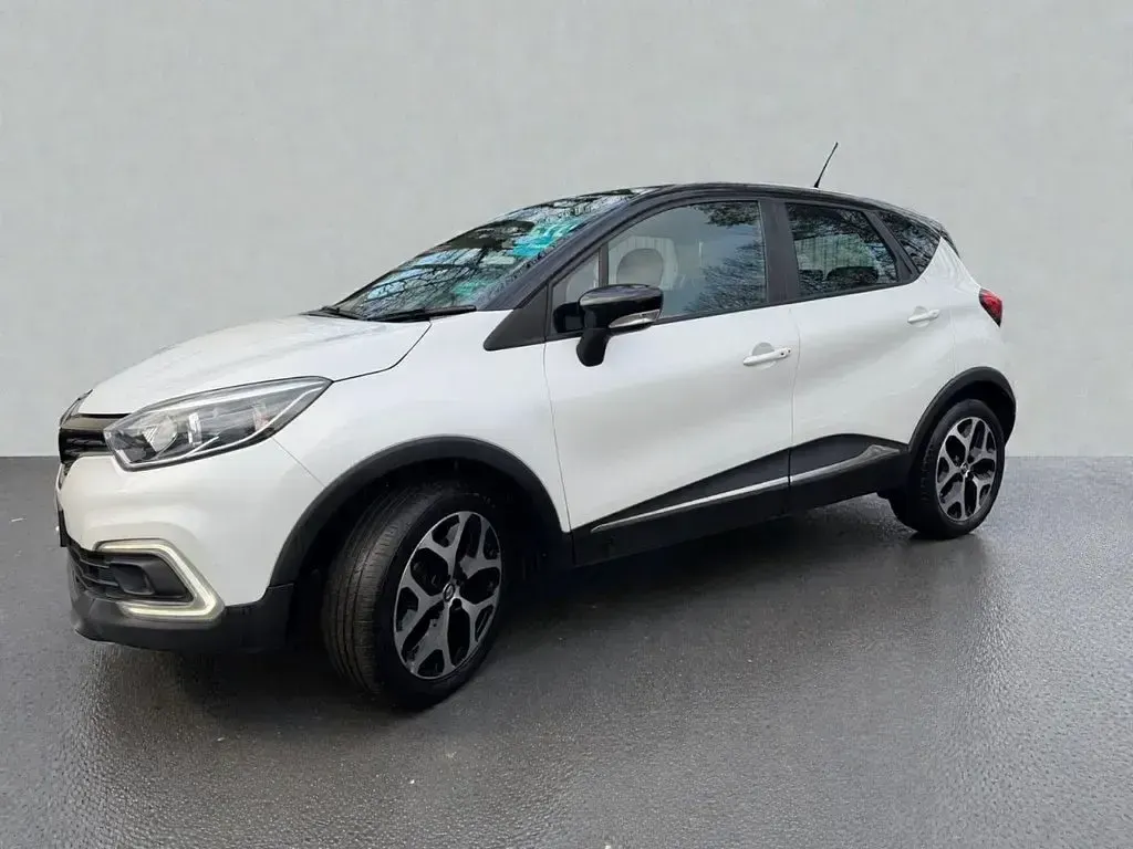 Used Renault Captur Dynamique 90 HP (66 kW) 2017 White/black SUV