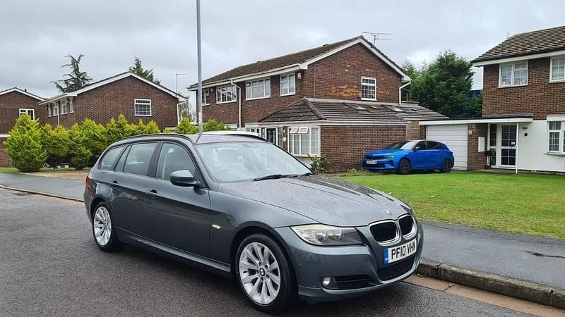 Green Used 2010 BMW 318 Estate | £2,495 (A bit pricey) - Image 1/4