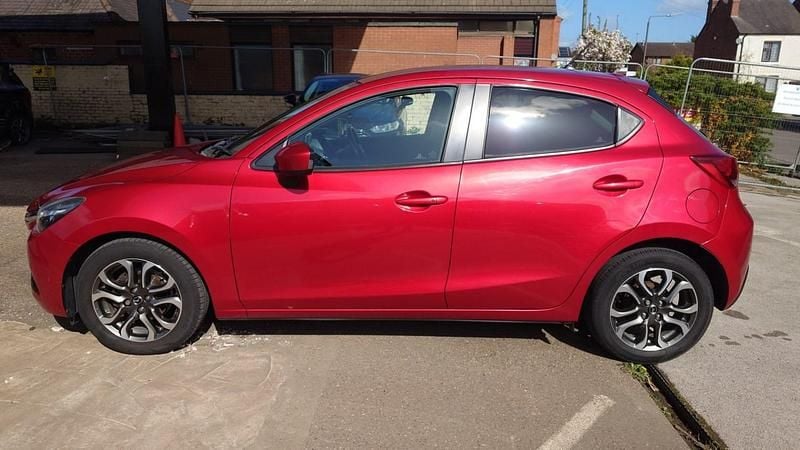 Begagnad Mazda 2 Inclusive 2017 Röd Halvkombi