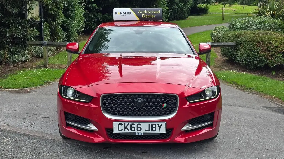 Used Jaguar XE R-Sport 163 HP (119 kW) 2016 Red Sedan