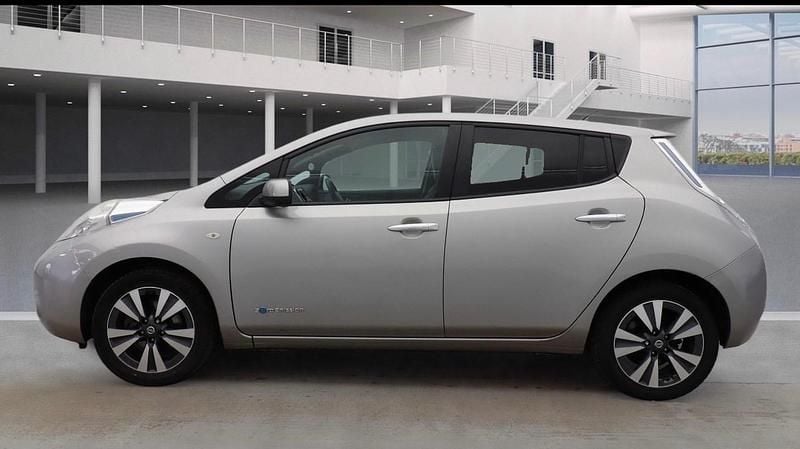 Used Nissan Leaf Tekna 80 kW (109 HP) 2015 Silver Hatchback