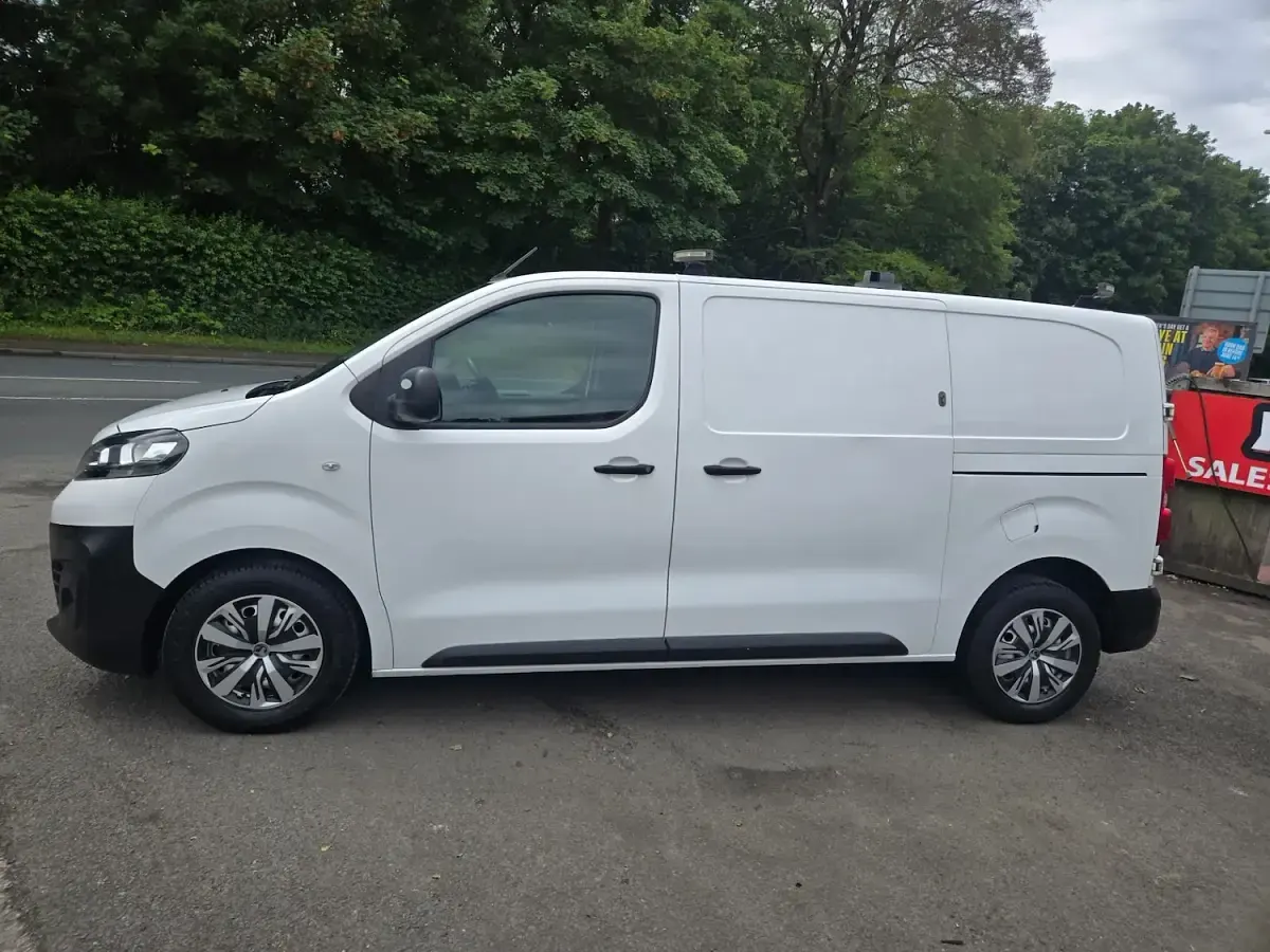 Used Vauxhall Vivaro Edition 100 HP (73 kW) 2019 White MPV