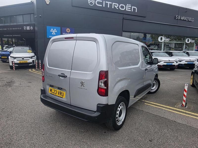 Used Peugeot Partner Premium 102 HP (75 kW) 2023 Grey MPV