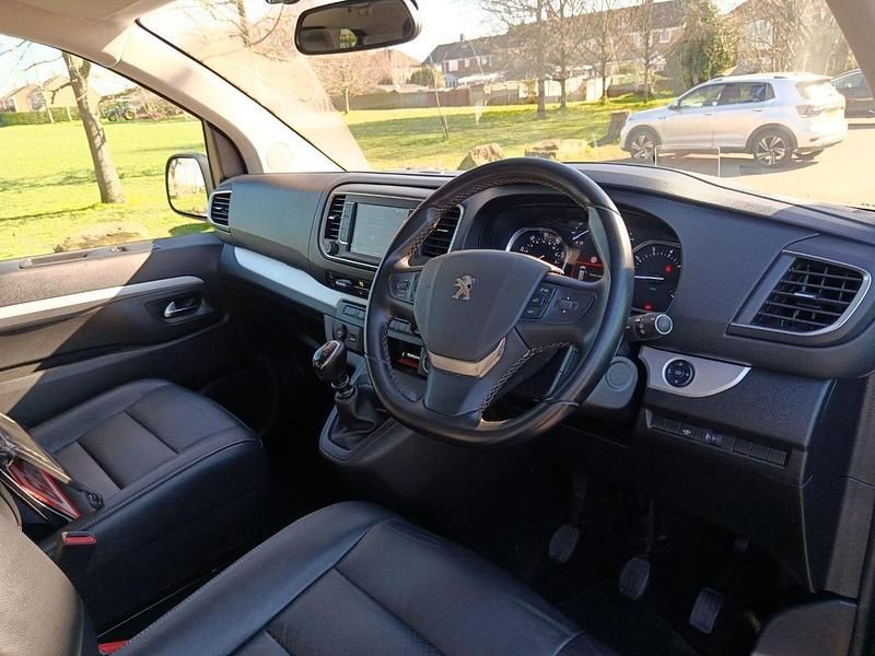 Used Peugeot Traveller Allure 143 HP (105 kW) 2021 Black MPV