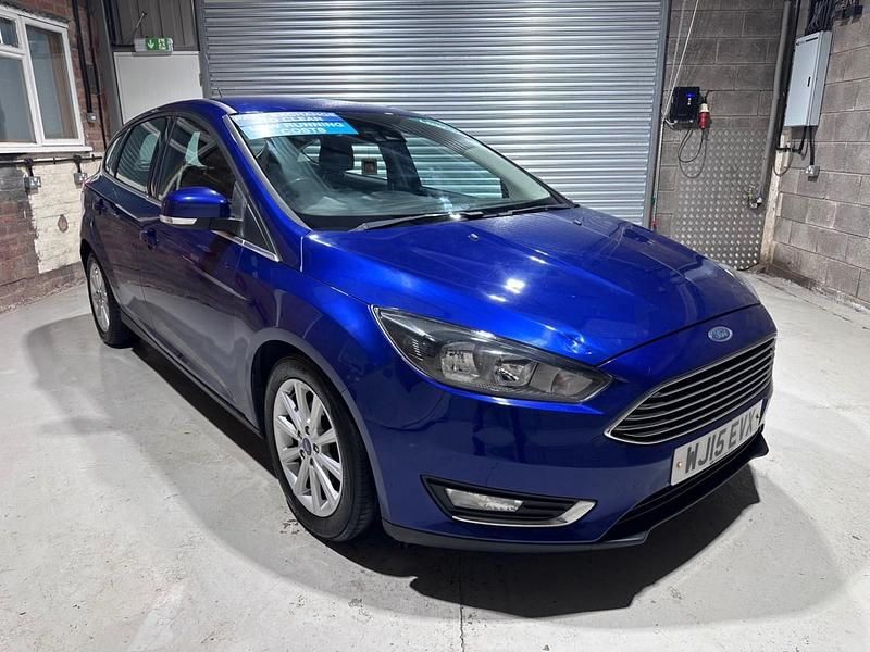 Used Ford Focus Titanium 125 HP (91 kW) 2015 Blue Hatchback
