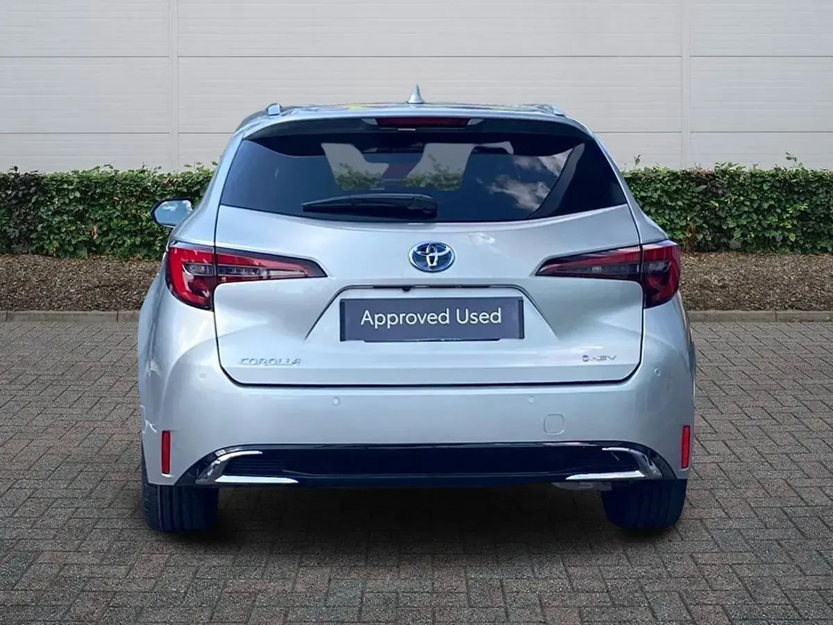 Used Toyota Corolla Design 140 HP (102 kW) 2025 Silver Estate