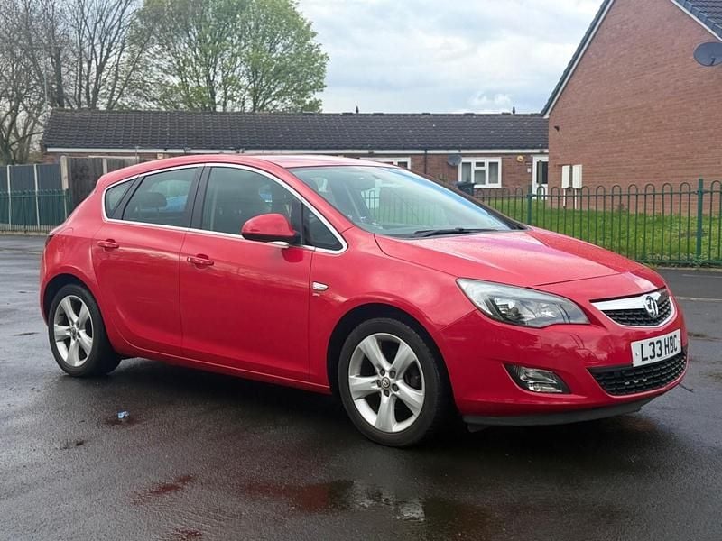 Second-hand Vauxhall Astra SRi 2011 Roșu Hatchback