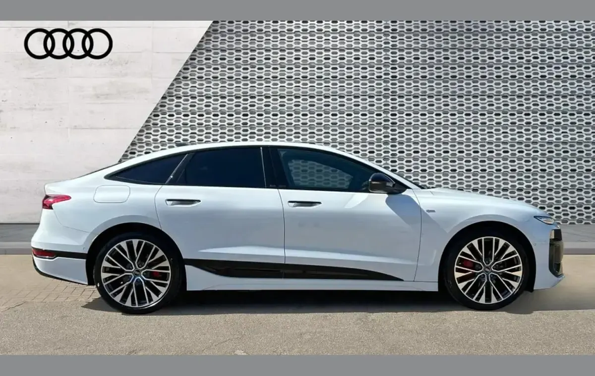 New Audi A6 e-tron Comfort 206 kW (281 HP) 2025 White Hatchback
