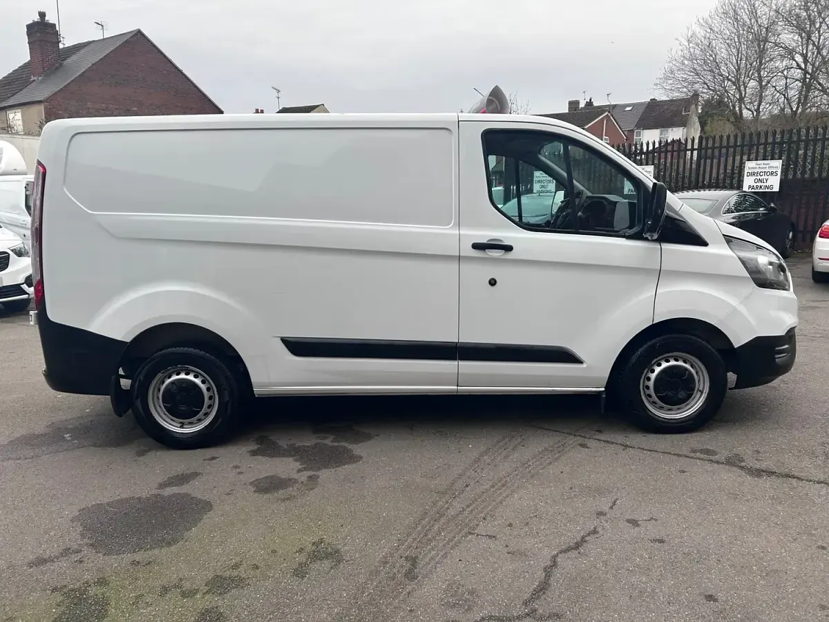 Used Ford Transit Custom 105 HP (77 kW) 2018 White Van