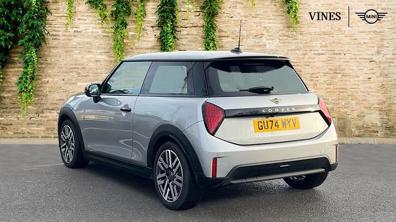 Usado Mini Cooper S Hatch 201 CV (147 kW) 2024 Plateado Utilitario
