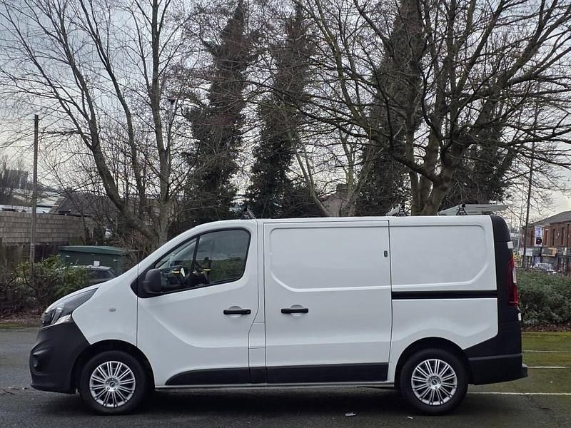Used Vauxhall Vivaro 120 HP (88 kW) 2019 White MPV