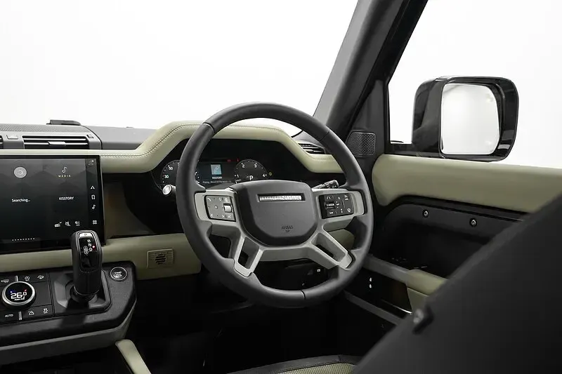 Used Land Rover Defender HSE Dynamic 245 HP (180 kW) 2024 Black SUV