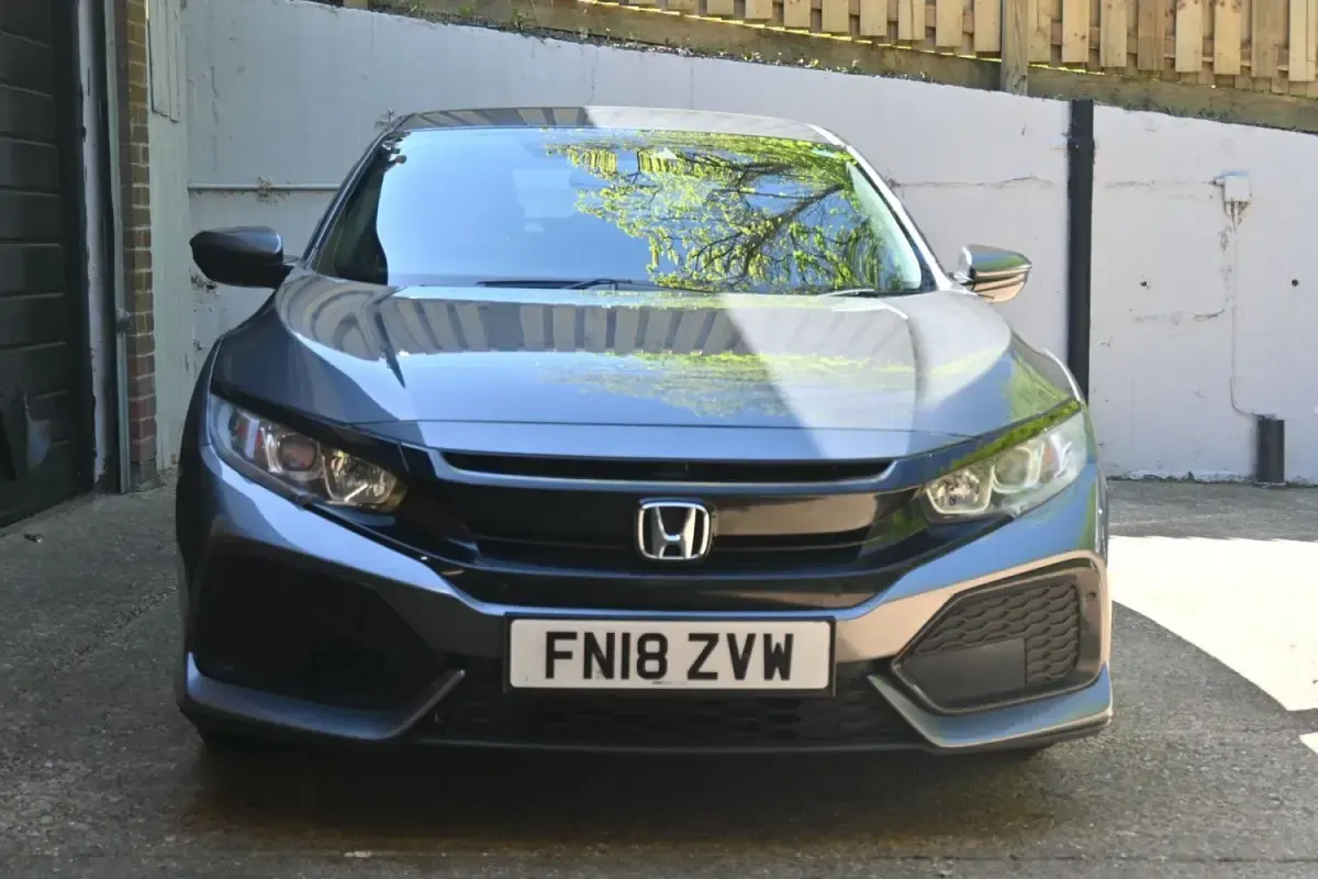 Używany Honda Civic SE 129 KM (94 kW) 2018 Szary Hatchback