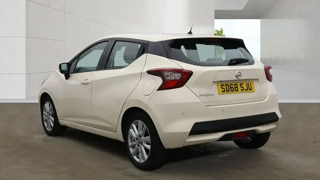 Used Nissan Micra Acenta 90 HP (66 kW) 2018 White Hatchback