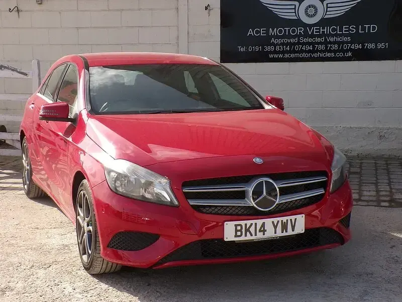 Used Mercedes A180 2014 Red Hatchback