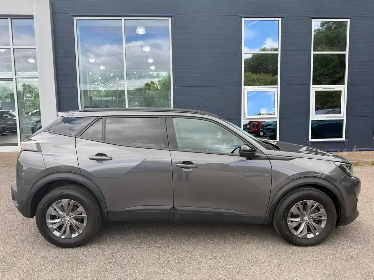 Used Peugeot 2008 Active+ 100 HP (73 kW) 2023 Grey SUV