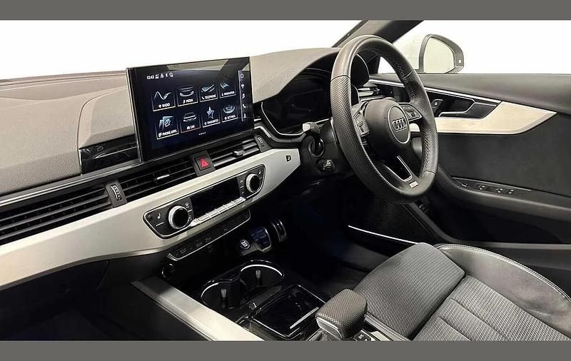 Used Audi A4 S-Line 147 HP (108 kW) 2022 White Sedan
