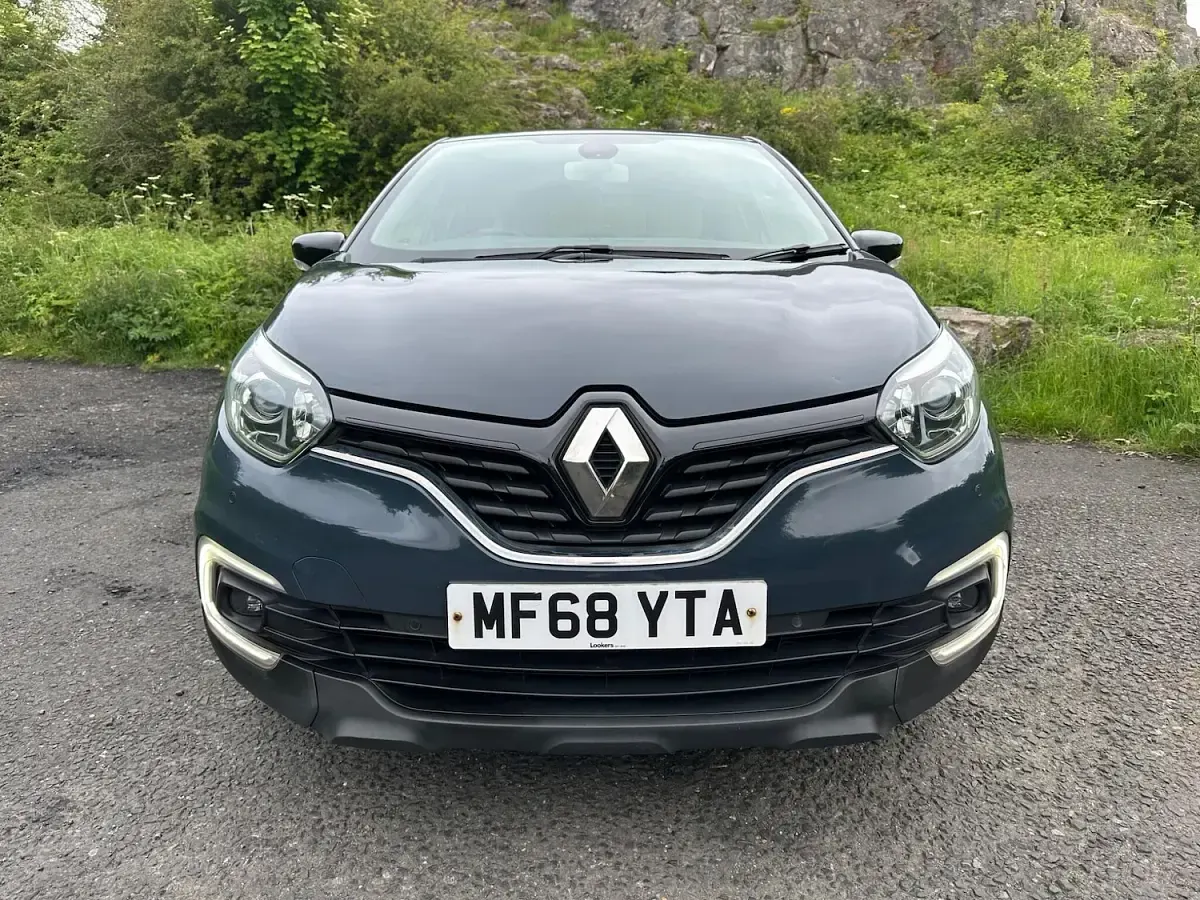 Used Renault Captur Iconic 90 HP (66 kW) 2018 Blue/black SUV