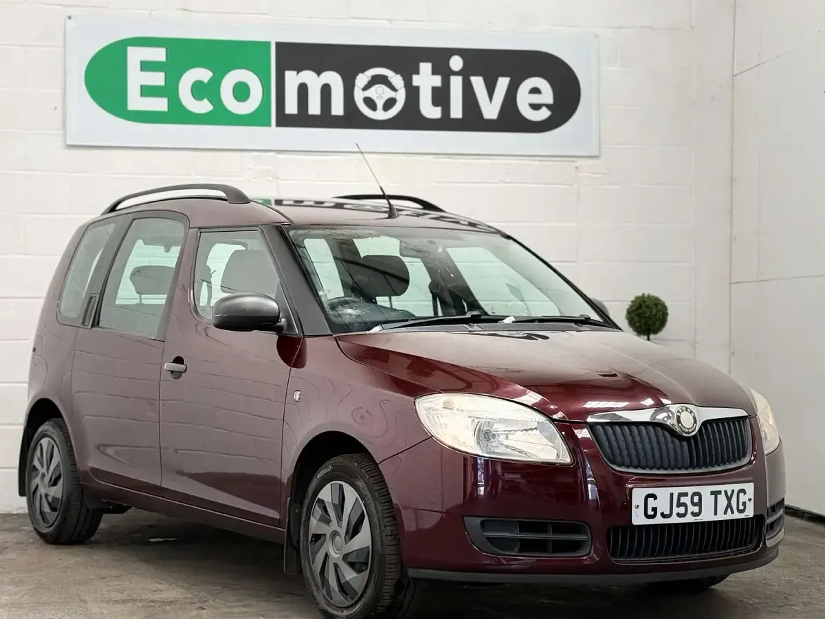 Used Skoda Roomster 70 HP (51 kW) 2009 Red MPV