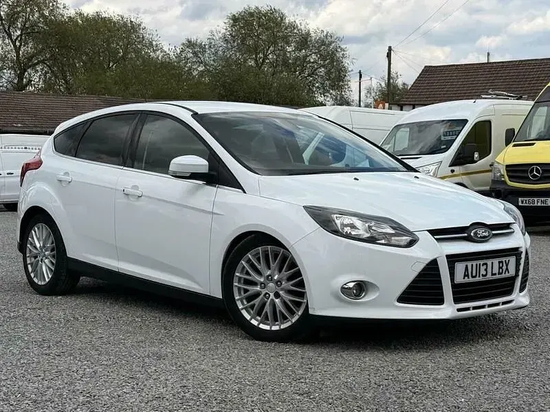 Second-hand Ford Focus Zetec 2013 Alb Hatchback