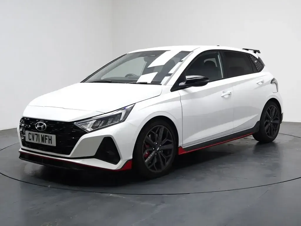 Used Hyundai i20 204 HP (150 kW) 2021 White Hatchback