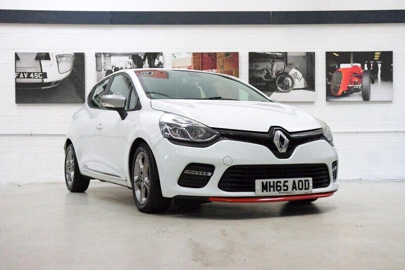 White Used 2015 Renault Clio IV Dynamique Hatchback | £6,733 (Fair price) - Image 1/4