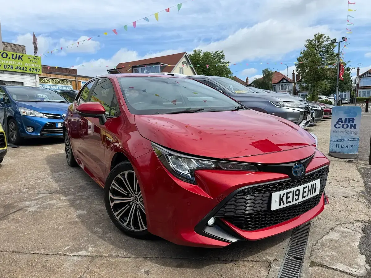 Used Toyota Corolla Design 122 HP (89 kW) 2019 Red Hatchback