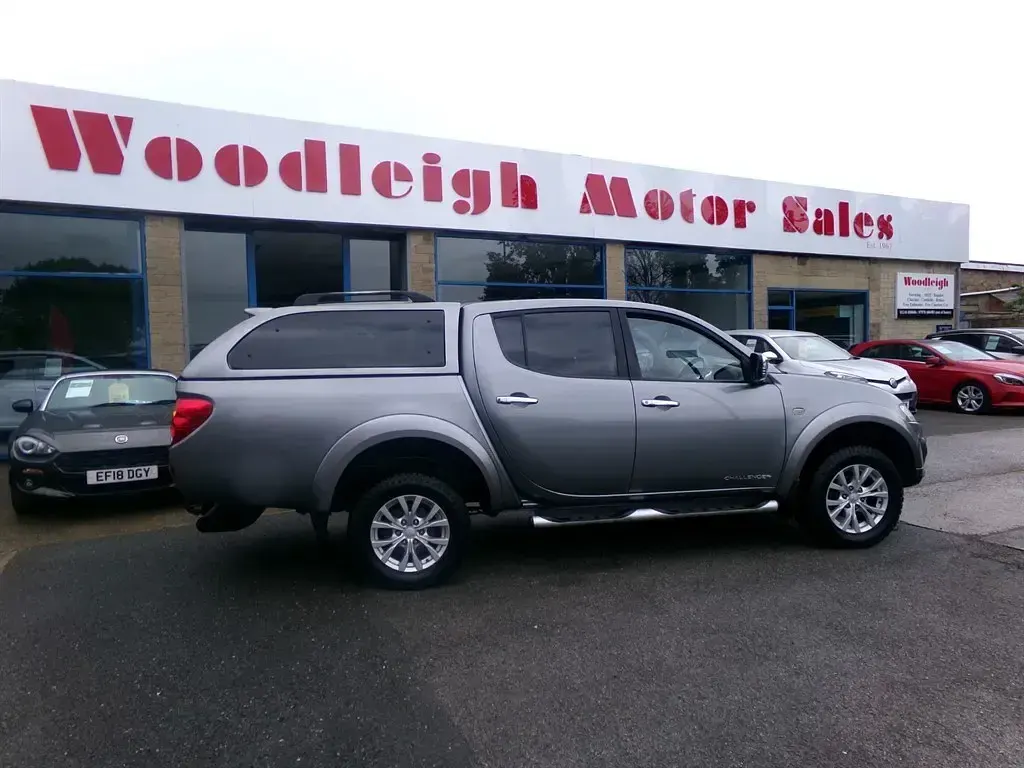 Begagnad Mitsubishi L200 176 HK (129 kW) 2015 Grå Pickup