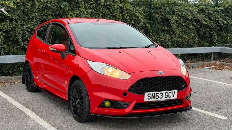 Used Ford Fiesta Zetec 2013 Red Hatchback