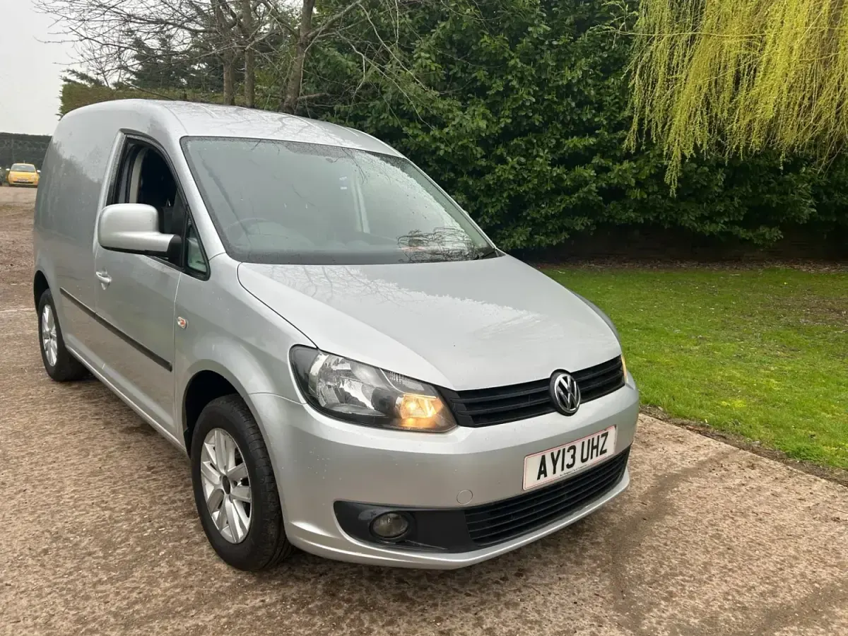 Usado VW Caddy Highline 102 HP (75 kW) 2013 Prateado Monovolume