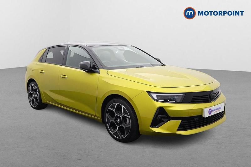 Yellow New 2025 Vauxhall Astra Ultimate Hatchback | £23,149 (Good price) - Image 1/4
