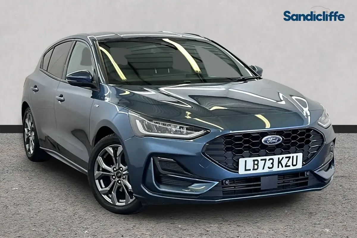Begagnad Ford Focus ST-Line 125 HK (91 kW) 2023 Halvkombi