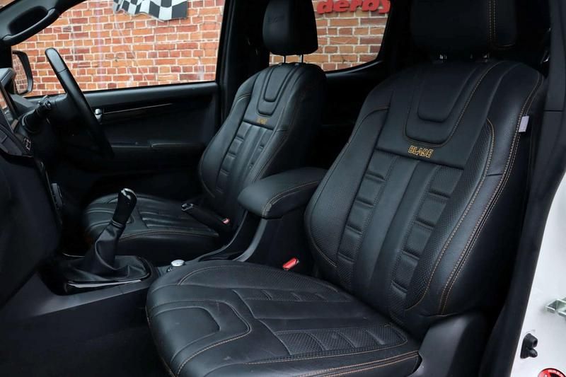 Used Isuzu D-Max 164 HP (120 kW) 2018 White Pickup