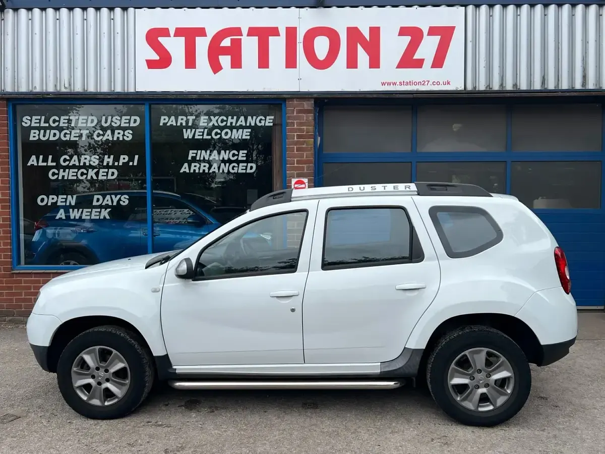Used Dacia Duster Lauréate 110 HP (80 kW) 2015 White SUV