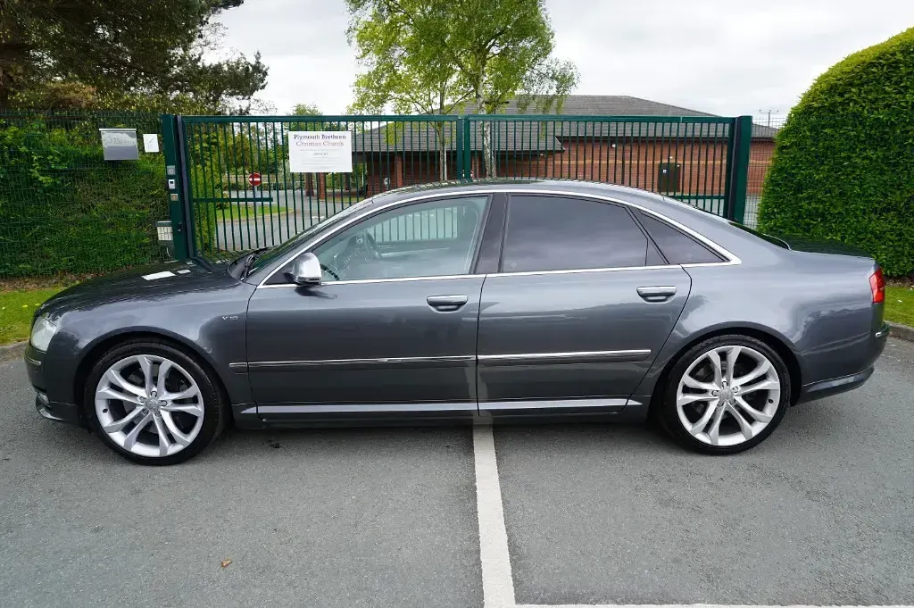 Usado Audi S8 Business 450 CV (330 kW) 2010 Gris Berlina
