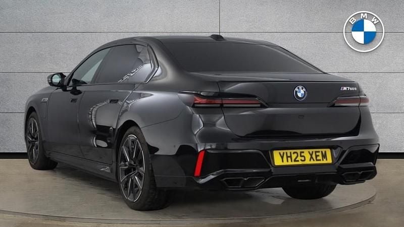 New BMW M760e Comfort Edition 563 HP (414 kW) 2025 Black Sedan
