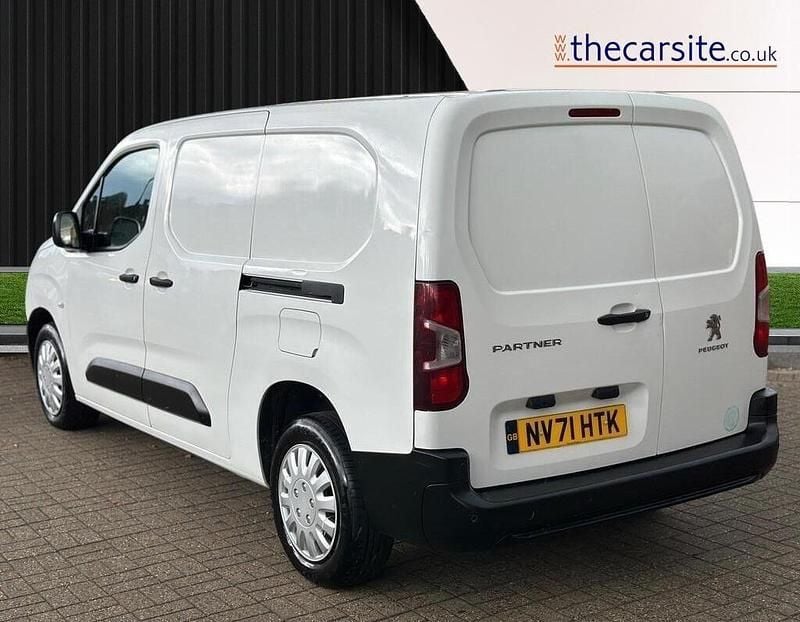 Used Peugeot Partner Premium 131 HP (96 kW) 2021 White MPV