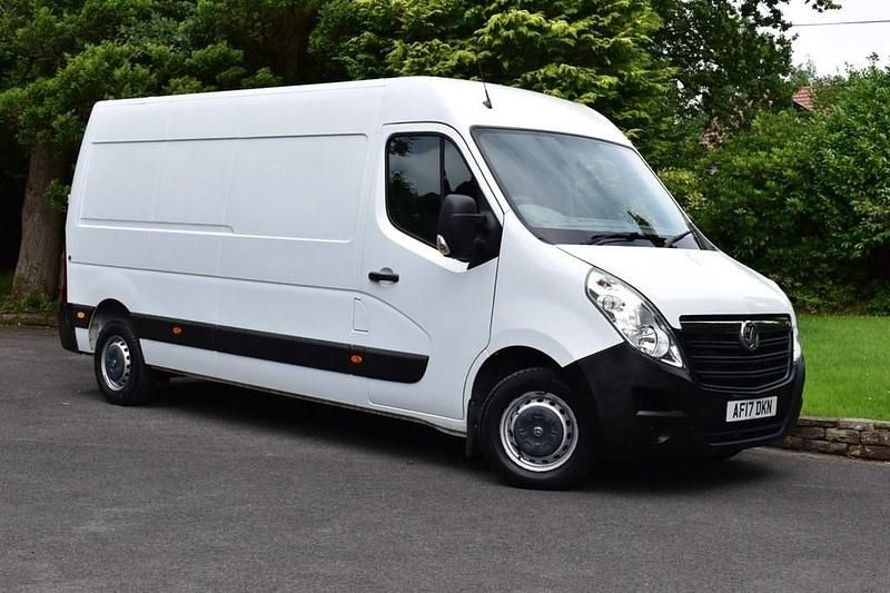 White Used 2017 Vauxhall Movano Van | £12,475 (Fair price) - Image 1/4