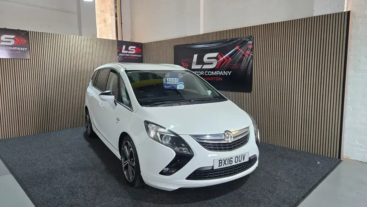 Used Vauxhall Zafira SRi 170 HP (125 kW) 2016 White MPV