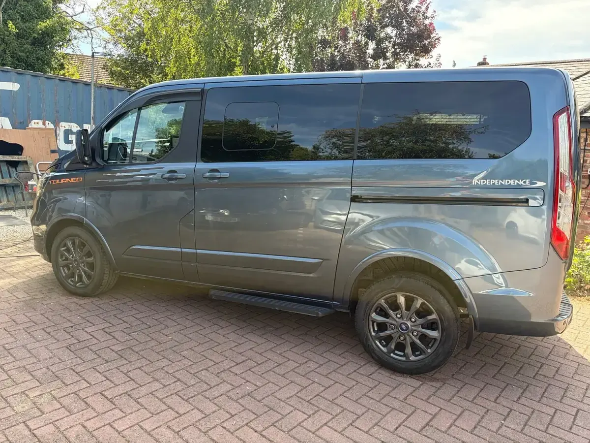 Used Ford Tourneo Custom Titanium 130 HP (95 kW) 2020 Colbolt blue metallic Van