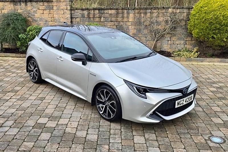 Used Toyota Corolla 122 HP (89 kW) 2019 Silver Hatchback
