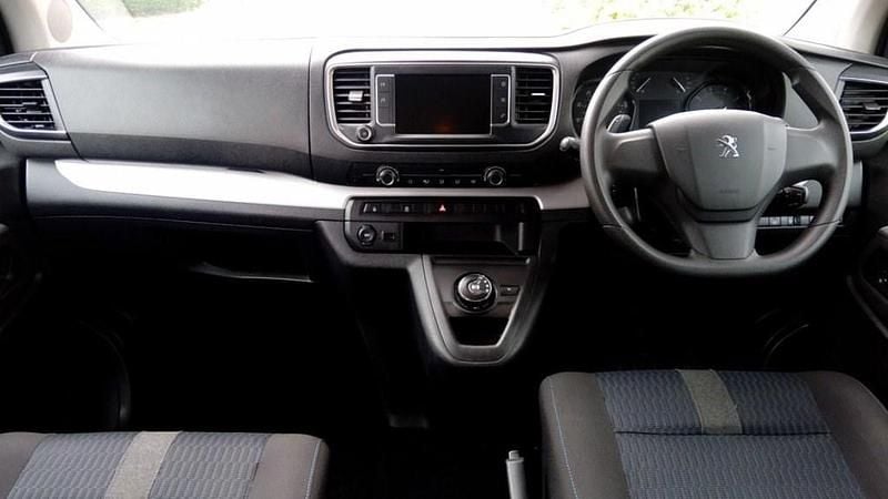 Używany Peugeot Traveller Active 145 KM (106 kW) 2023 Szary Minivan