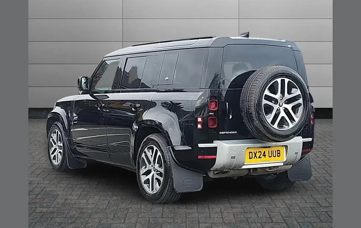 Używany Land Rover Defender 245 KM (180 kW) 2024 Czarny SUV