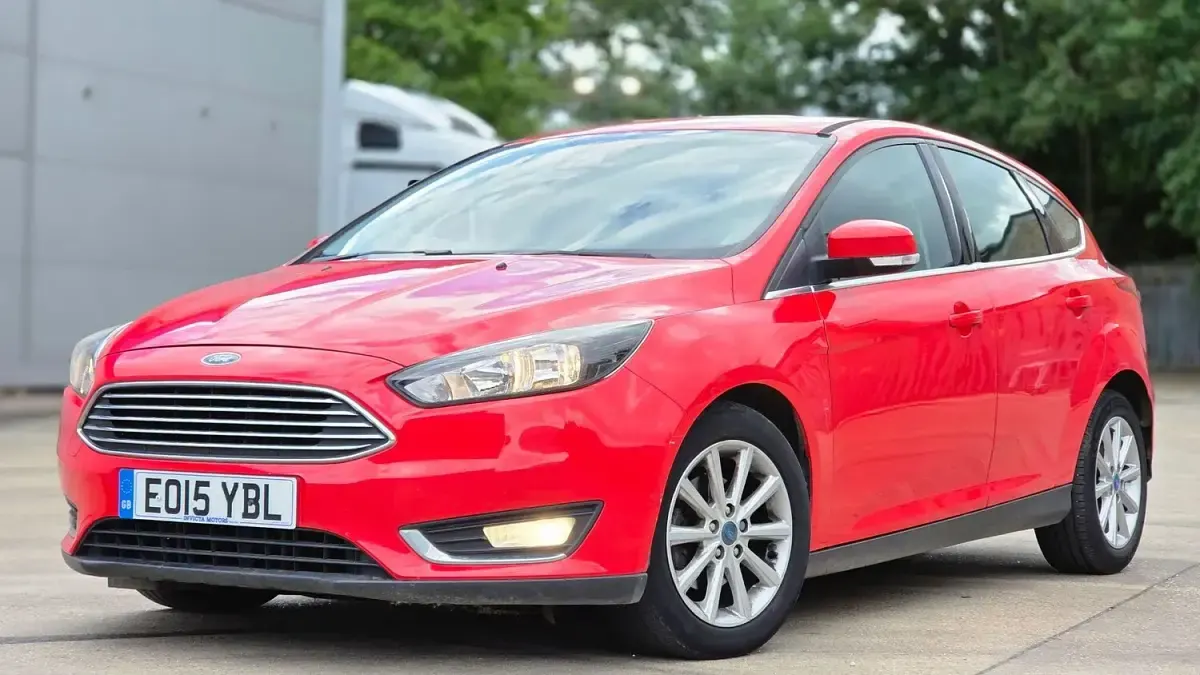 Used Ford Focus Titanium 125 HP (91 kW) 2015 Red Hatchback