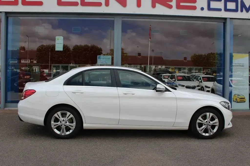 Used Mercedes C200 Executive 136 HP (100 kW) 2016 White Sedan