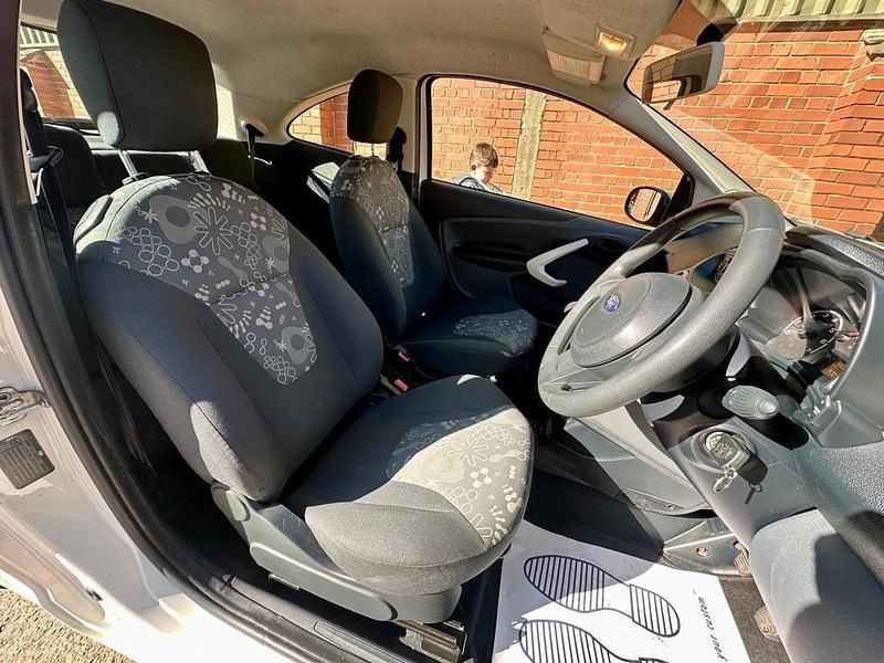 Used Ford Ka 69 HP (50 kW) 2013 White Hatchback